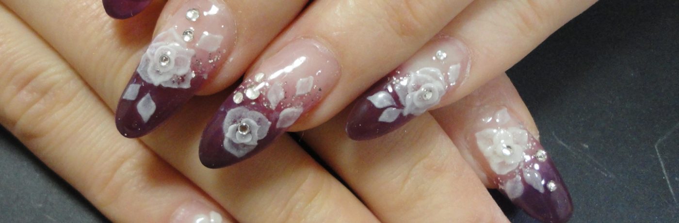紫とバラのジェルネイル