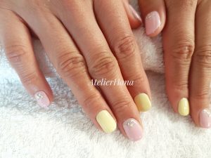 pink and yellow gel nail in amsterdam