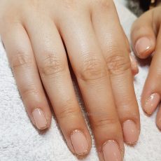 ジェルネイル～ヌードカラーにラメ囲みでキラっと