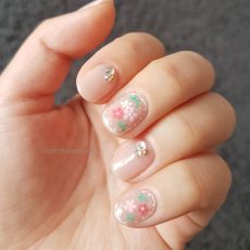 手描きの刺繍お花柄ジェルネイル