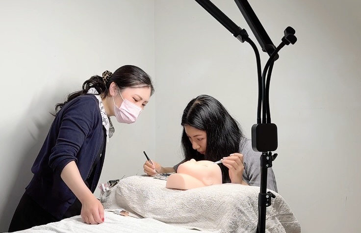 lash extensions lesson in Amsterdam