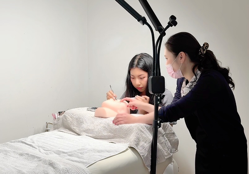 lash extensions lesson in Amsterdam